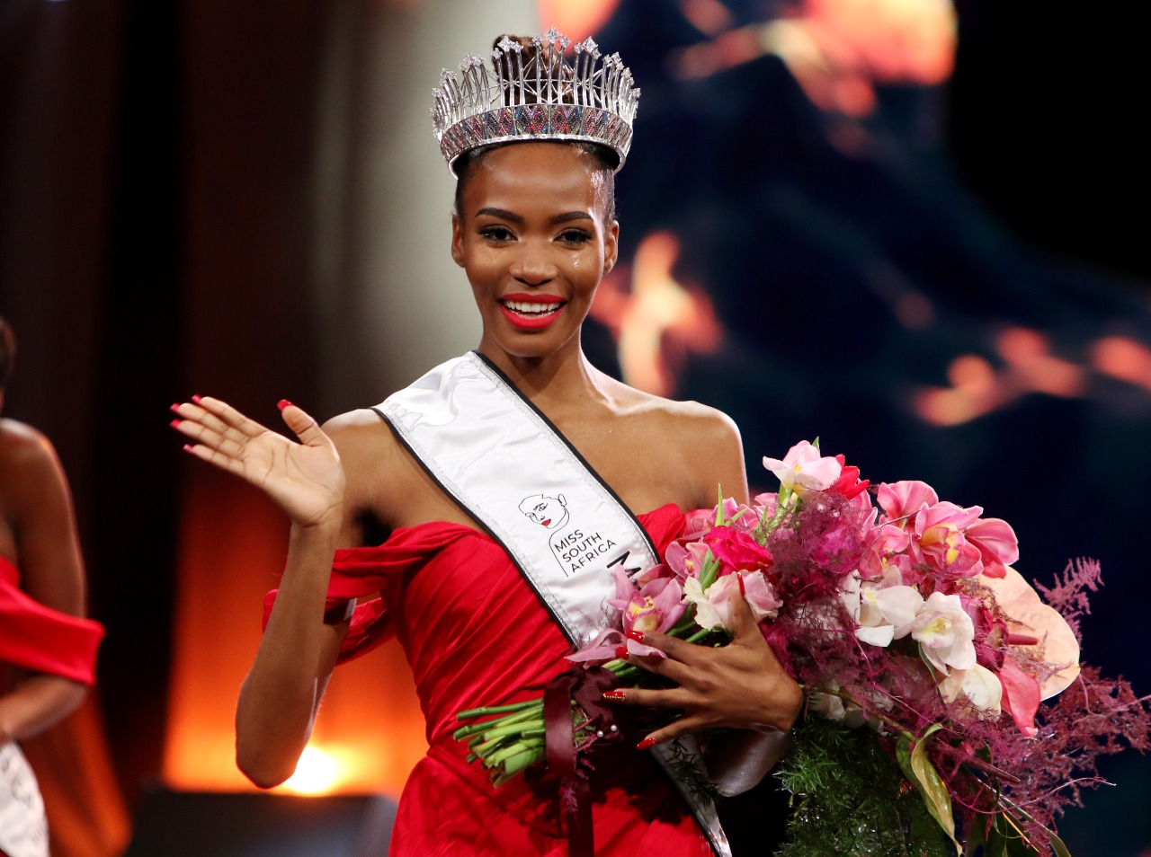 Lalela Mswane crowned Miss SA