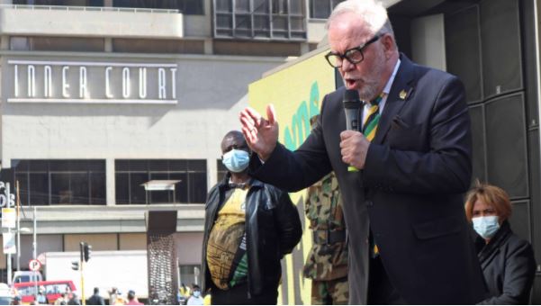 Carl Niehaus bestowed with a warrior name by the INJEJE yabeNguni Council